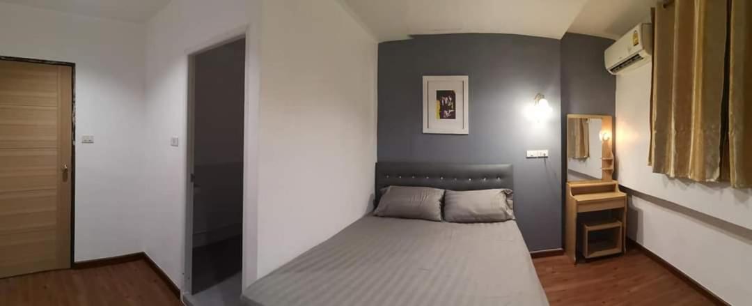 Sun House Bkk Hotel Банкок Екстериор снимка