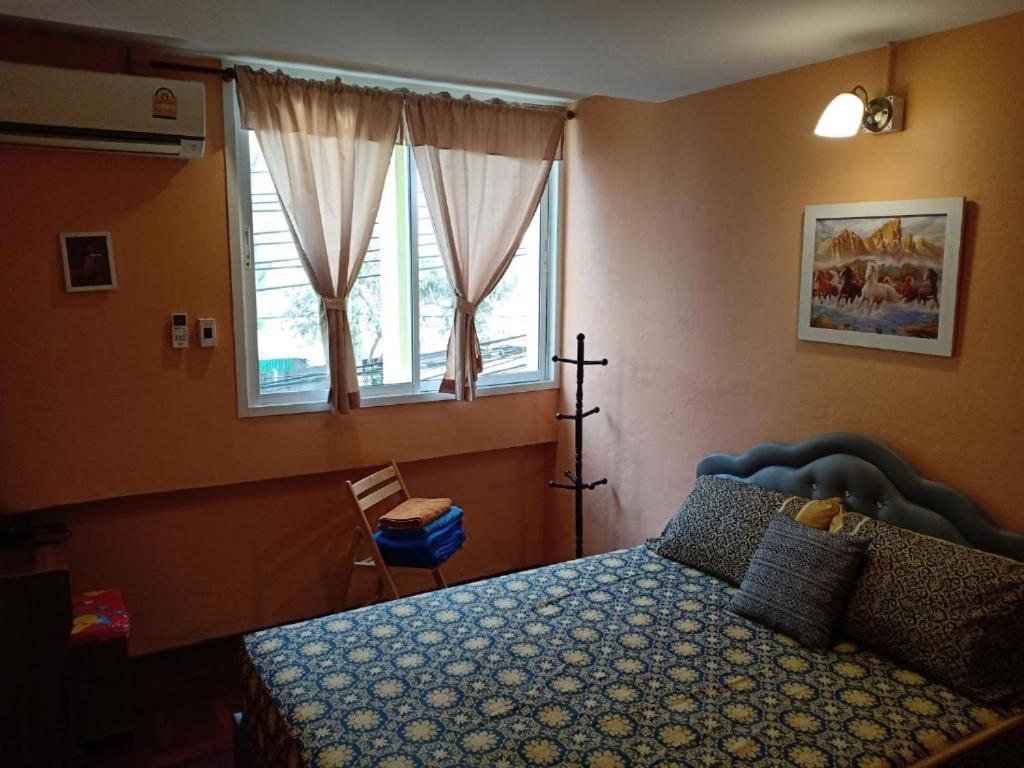 Sun House Bkk Hotel Банкок Екстериор снимка
